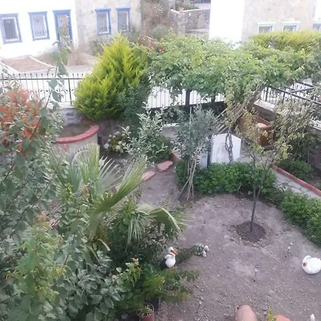 Guemuesluek Stuedyo Kuecuekev-2 * Gümüşlük