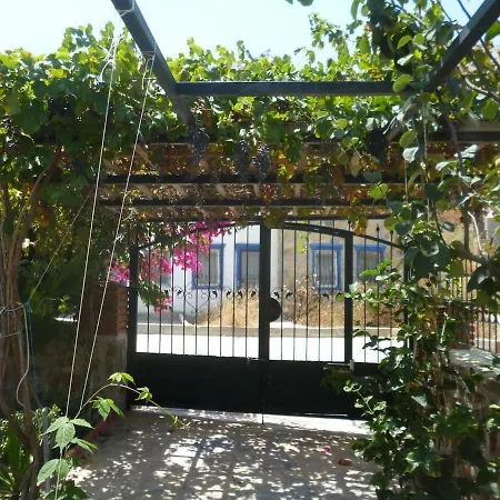 Guemuesluek Stuedyo Kuecuekev-2 * Gümüşlük