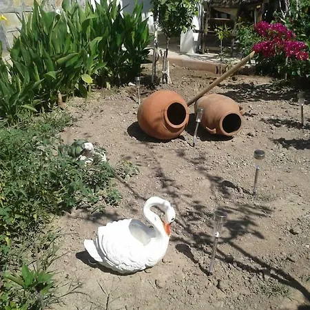 Guemuesluek Stuedyo Kuecuekev-2 * Gümüşlük